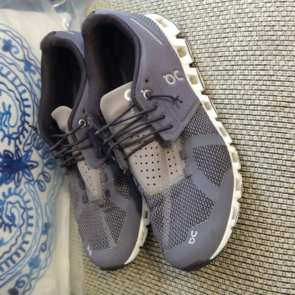 Purple size Womens 9.5 On Clouds